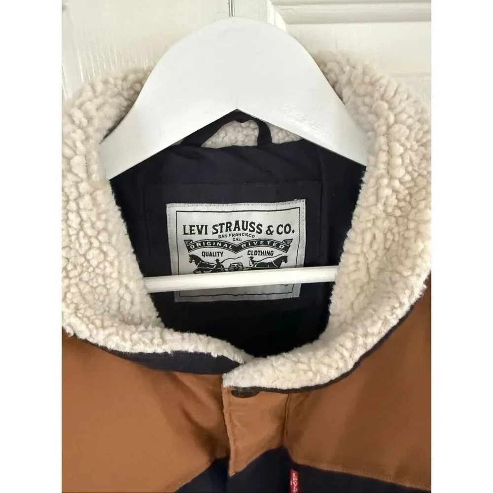 Levis measures 21”